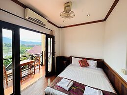 Kingkham Riverside Hotel