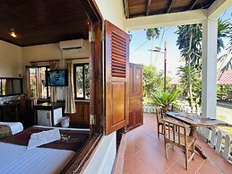 Kingkham Riverside Hotel
