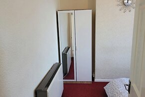 Bright & Homely Apartment