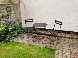 1 Bedroom - Sleeps 4 - Pets - Parking on Site