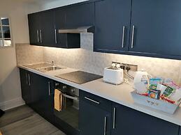 1 Bedroom - Sleeps 4 - Pets - Parking on Site