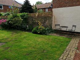 1 Bedroom - Sleeps 4 - Pets - Parking on Site