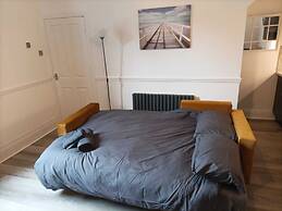 1 Bedroom - Sleeps 4 - Pets - Parking on Site