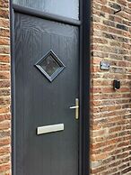 1 Bedroom - Sleeps 4 - Pets - Parking on Site