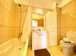 Quarteira Central by Homing