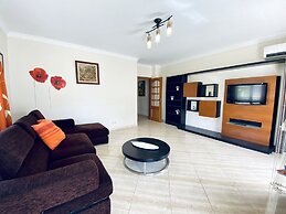 Quarteira Central by Homing