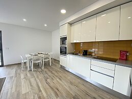 Quarteira Modern by Homing