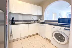 Phaedrus Living Byzantium Modern City Flat