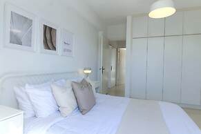 Phaedrus Living Byzantium Modern City Flat