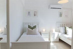 Phaedrus Living Byzantium Modern City Flat