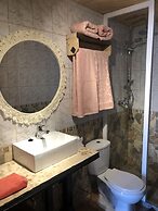 Magellanicus Rustic Suites