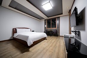 F-one Hotel