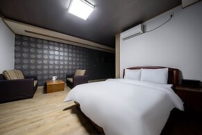 F-one Hotel