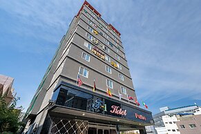 F-one Hotel