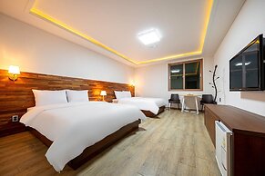 F-one Hotel