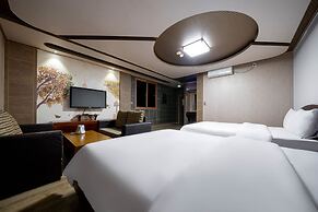 F-one Hotel