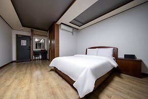 F-one Hotel