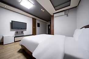F-one Hotel