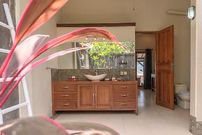 Villa Lotus Kayuputih