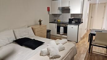Compact Living Cosy Studio Flat in London