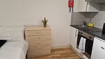 Compact Living Cosy Studio Flat in London