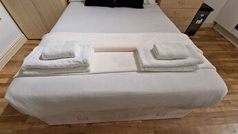 Compact Living Cosy Studio Flat in London