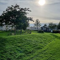 Immaculate 8-bed Cabin in Tattershall Lake