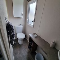 Immaculate 8-bed Cabin in Tattershall Lake
