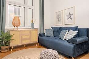 Designer Apartment - 5 min to Center