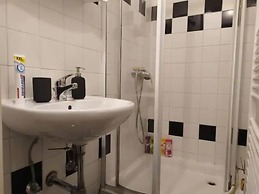 Designer Apartment - 5 min to Center