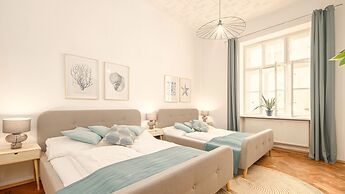 Designer Apartment - 5 min to Center