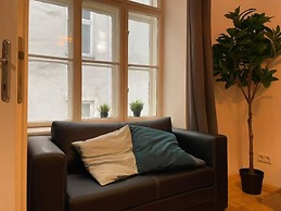 Designer Apartment - 5 min to Center