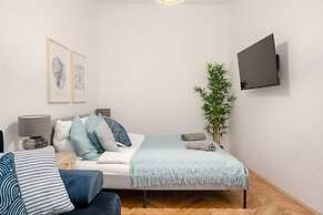 Designer Apartment - 5 min to Center