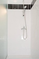 Designer Apartment - 5 min to Center