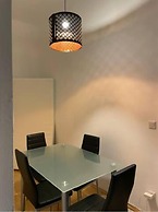 Designer Apartment - 5 min to Center