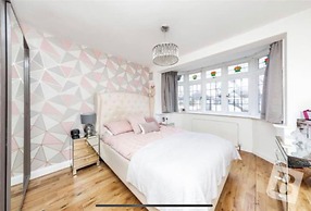 Stunning 4-bed House in Gidea Park