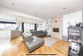 Stunning 4-bed House in Gidea Park