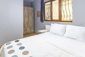 Flat With Backyard 6 min to Bostanci Show Center