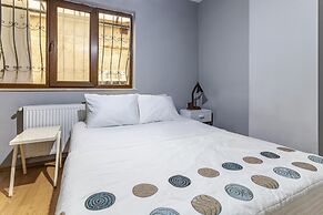 Flat With Backyard 6 min to Bostanci Show Center