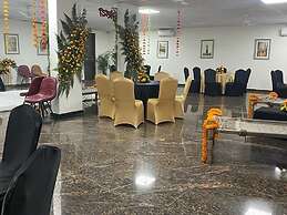 Posh Garden Inn