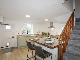 5 The Crescent