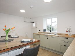 5 The Crescent
