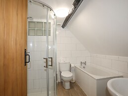 5 The Crescent