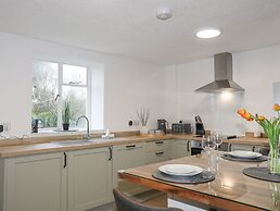 5 The Crescent