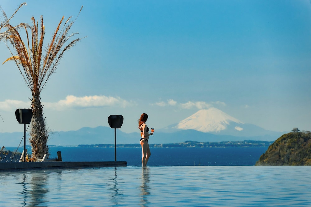 BOTANICAL POOL CLUB
