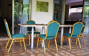 Wigot Gardens Hotel