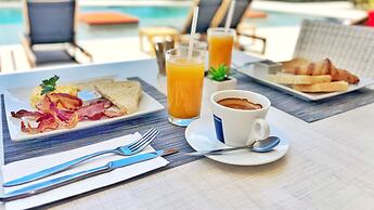 Mullet Bay Suites: Your Luxury Stay Awaits