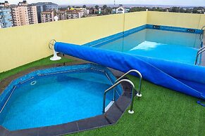 Luxury 4 Bedroom with a Rooftop Pool