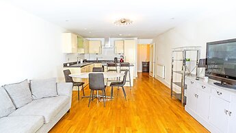 Modern Spacious 2-bed Apartment in London