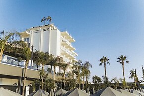 Demi Hotel